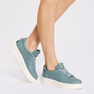 Barracuda Pheonix Sneaker - Womens 7.5